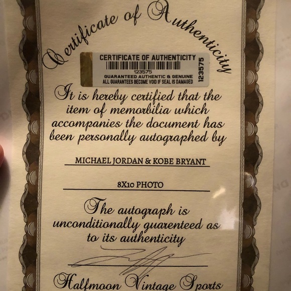 Kobe Bryant & Michael Jordan signed ✍🏼 with COA - Picture 3 of 3